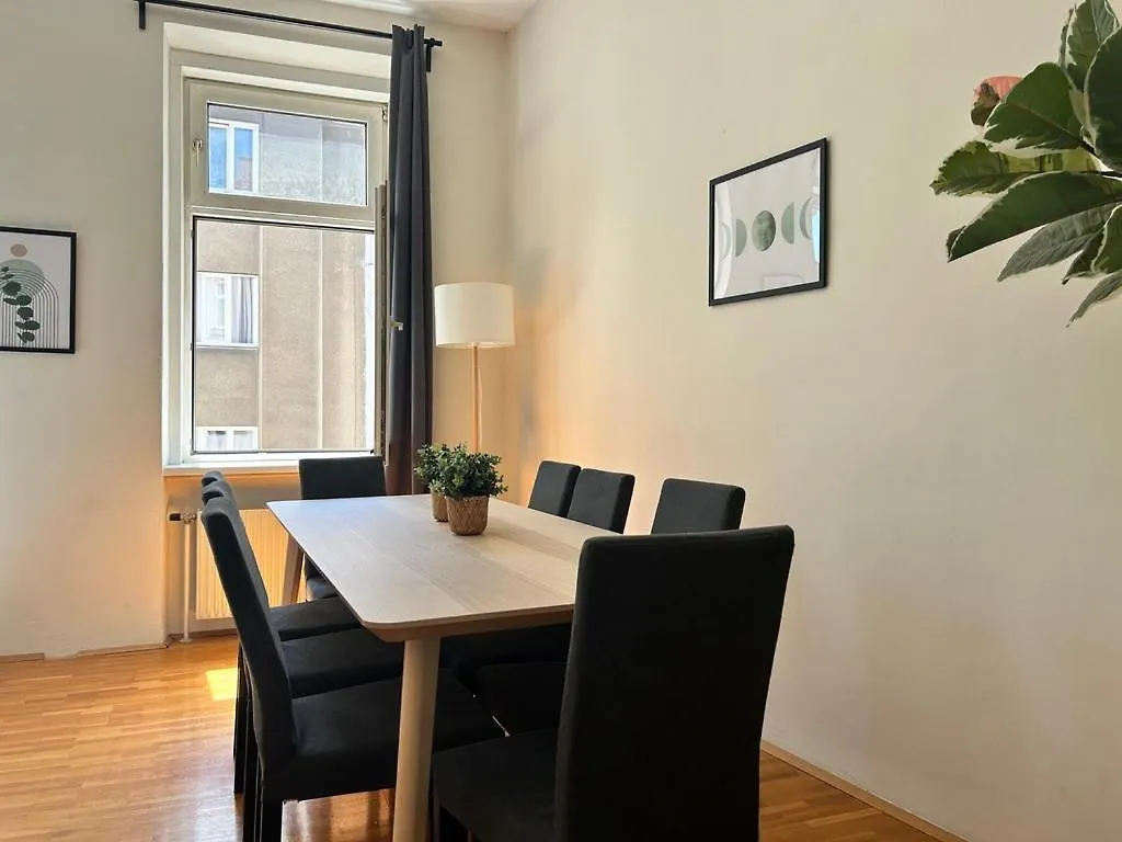 90 M2 Spacious Apartment With Free Parking Vienna