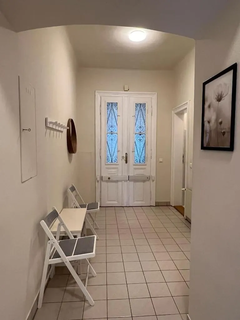 90 M2 Spacious Apartment With Free Parking Vienna