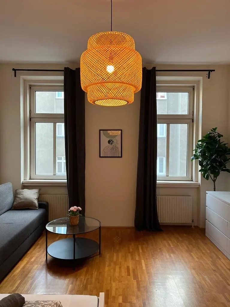 90 M2 Spacious Apartment With Free Parking location