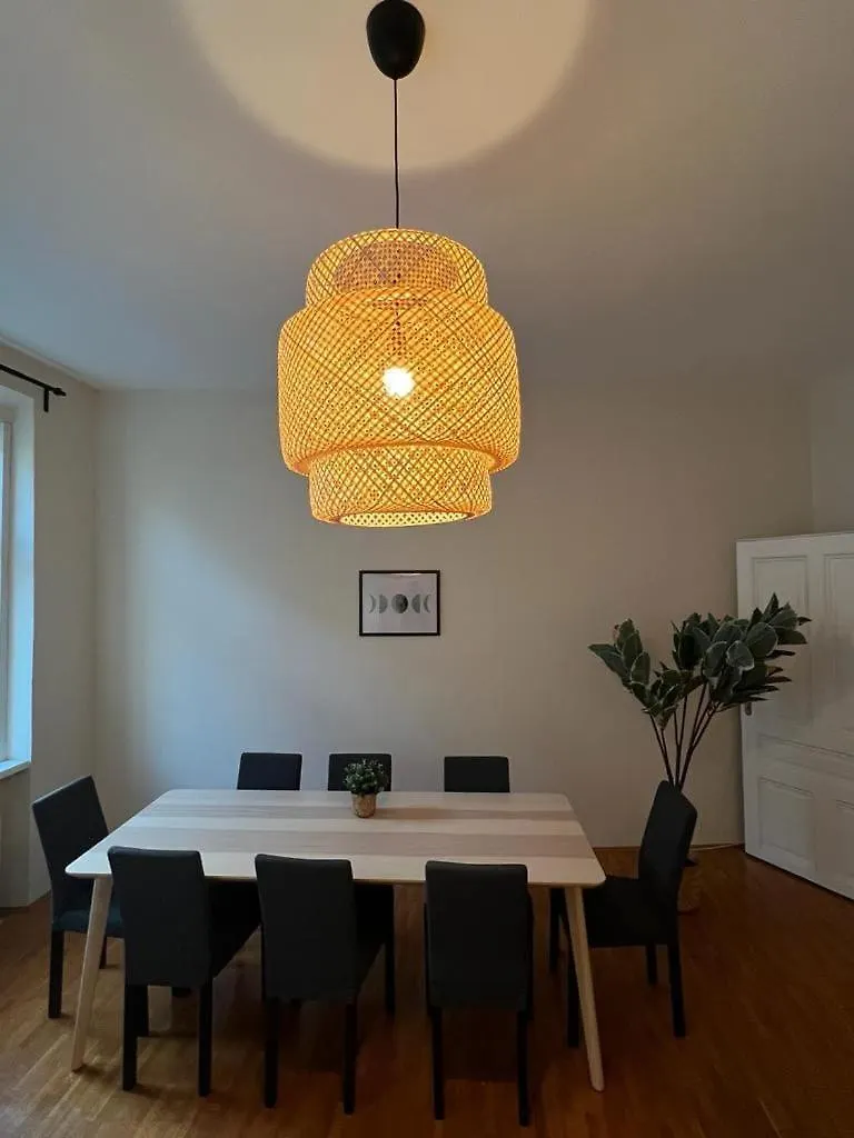 90 M2 Spacious Apartment With Free Parking Vienna