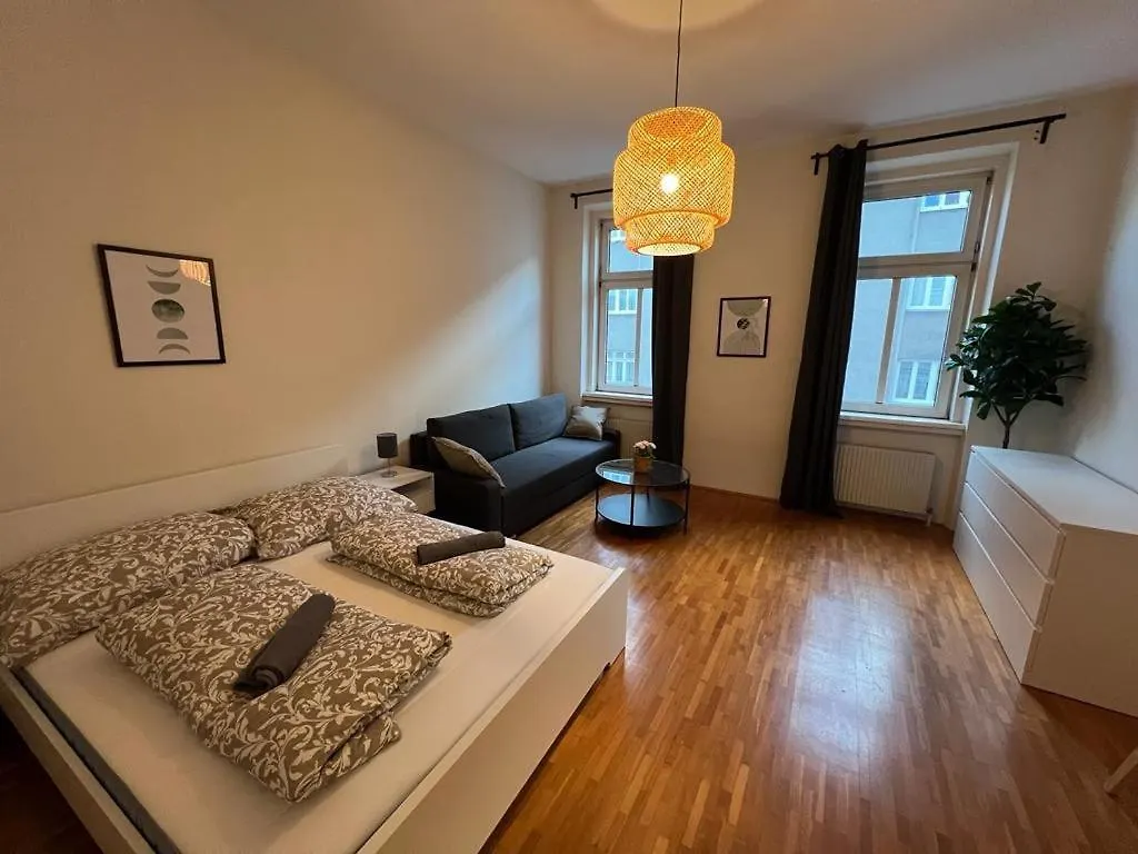 90 M2 Spacious Apartment With Free Parking Vienna Austria