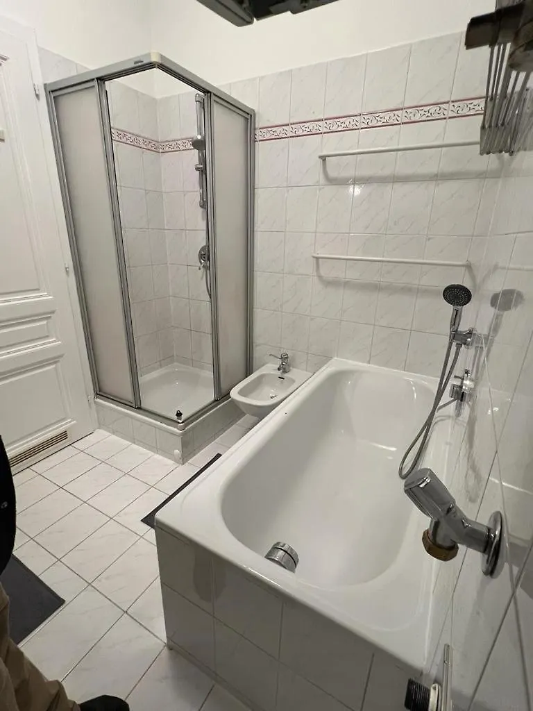 90 M2 Spacious Apartment With Free Parking Vienna