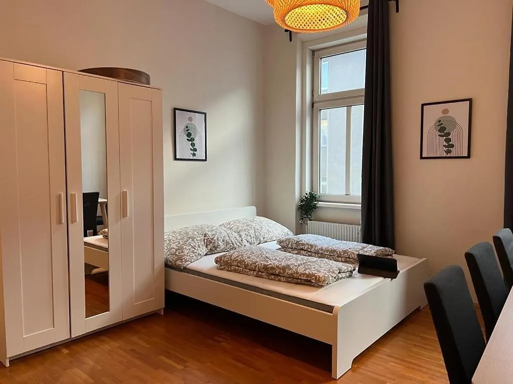 90 M2 Spacious Apartment With Free Parking Vienna