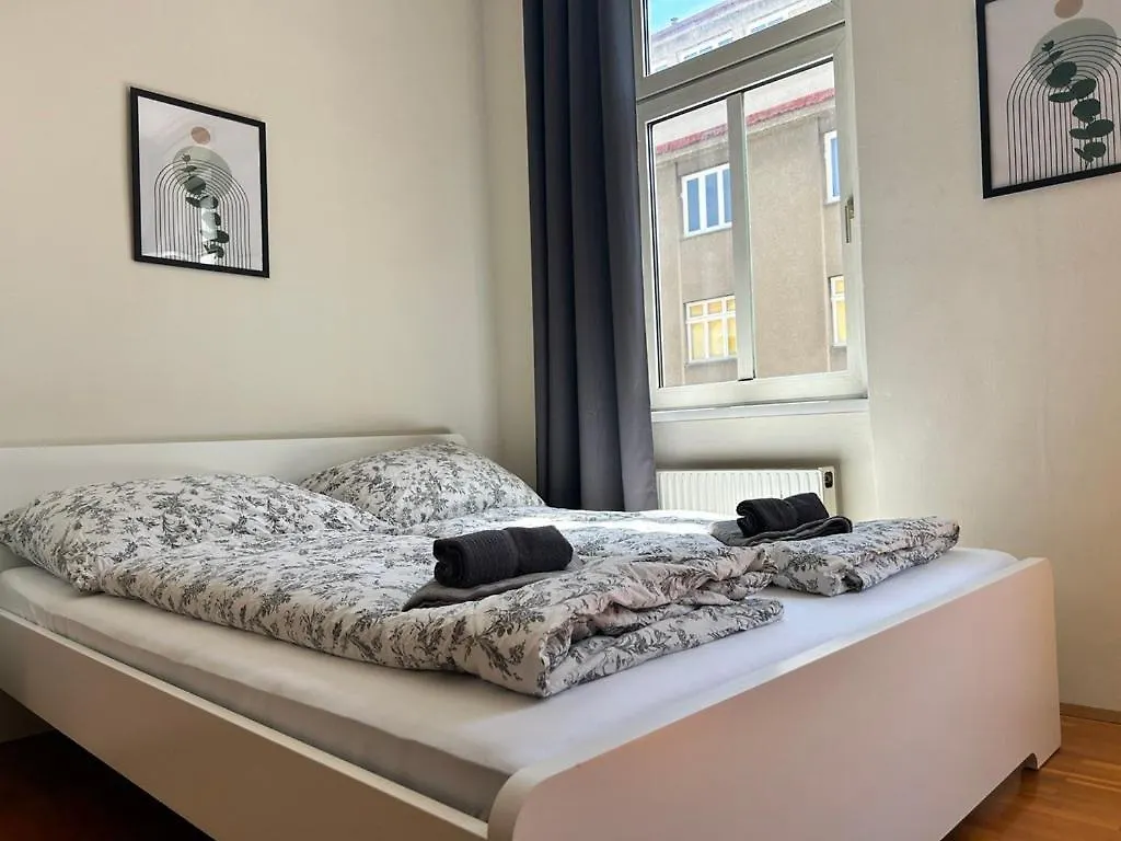 90 M2 Spacious Apartment With Free Parking Vienna
