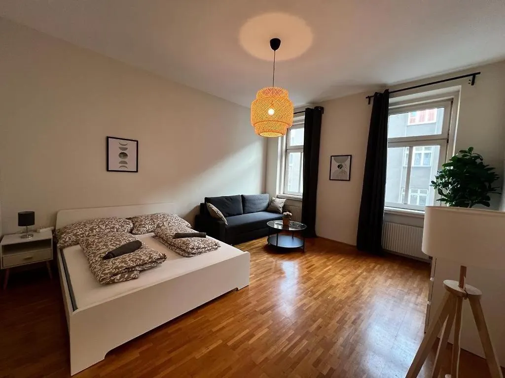 90 M2 Spacious Apartment With Free Parking Vienna